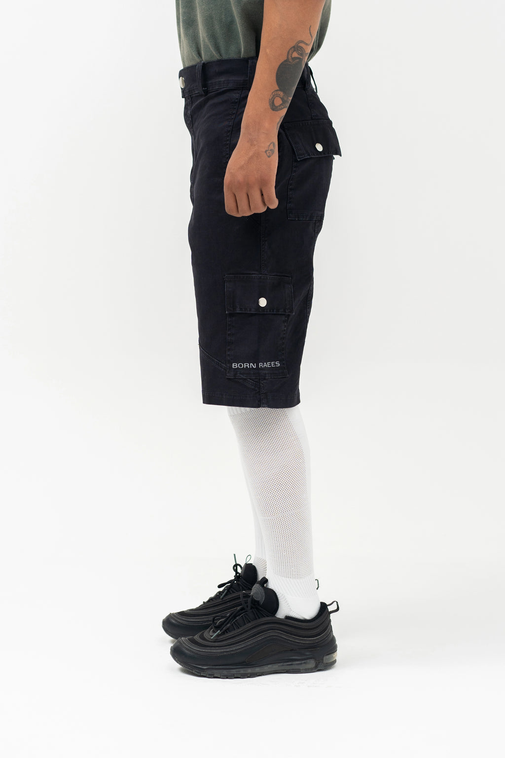 BLACK CARGO SHORTS
