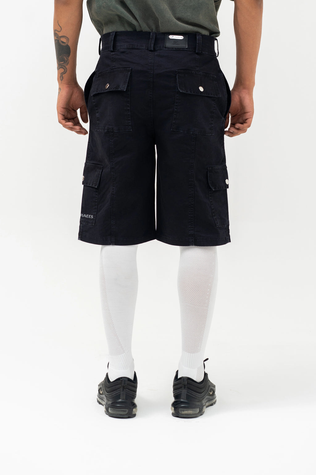BLACK CARGO SHORTS