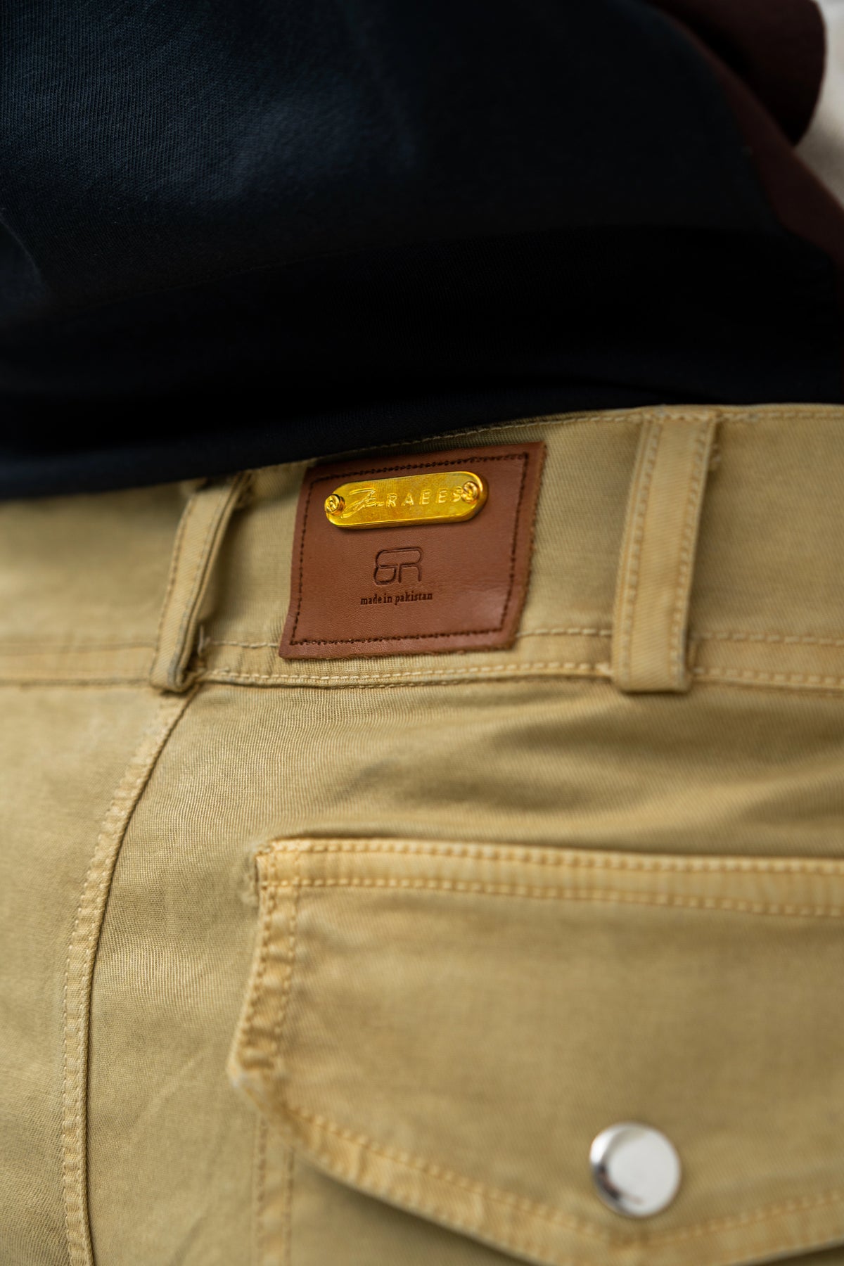 KHAKI CARGO SHORTS